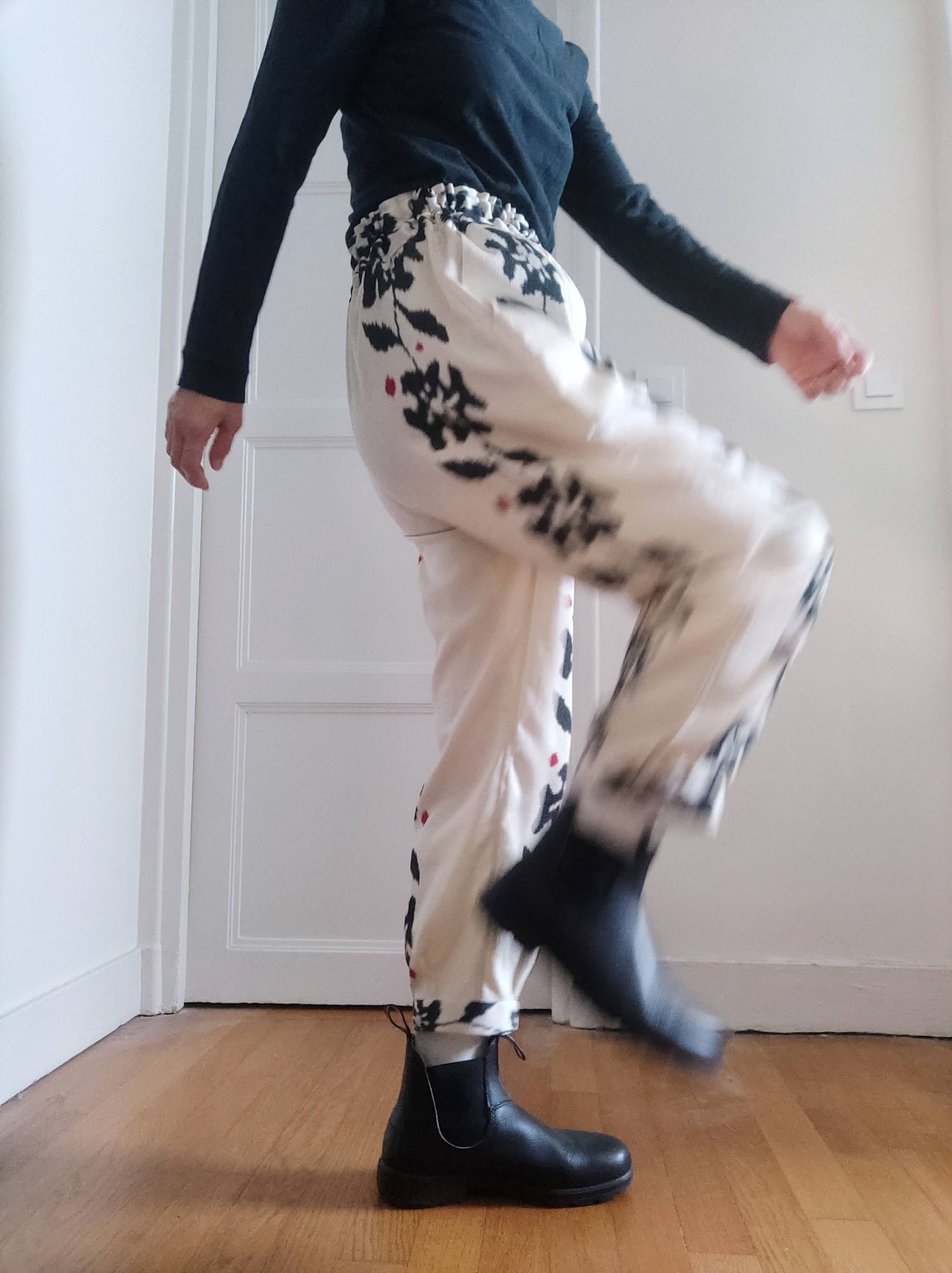v_pantalon_mgm_bnr02.jpg