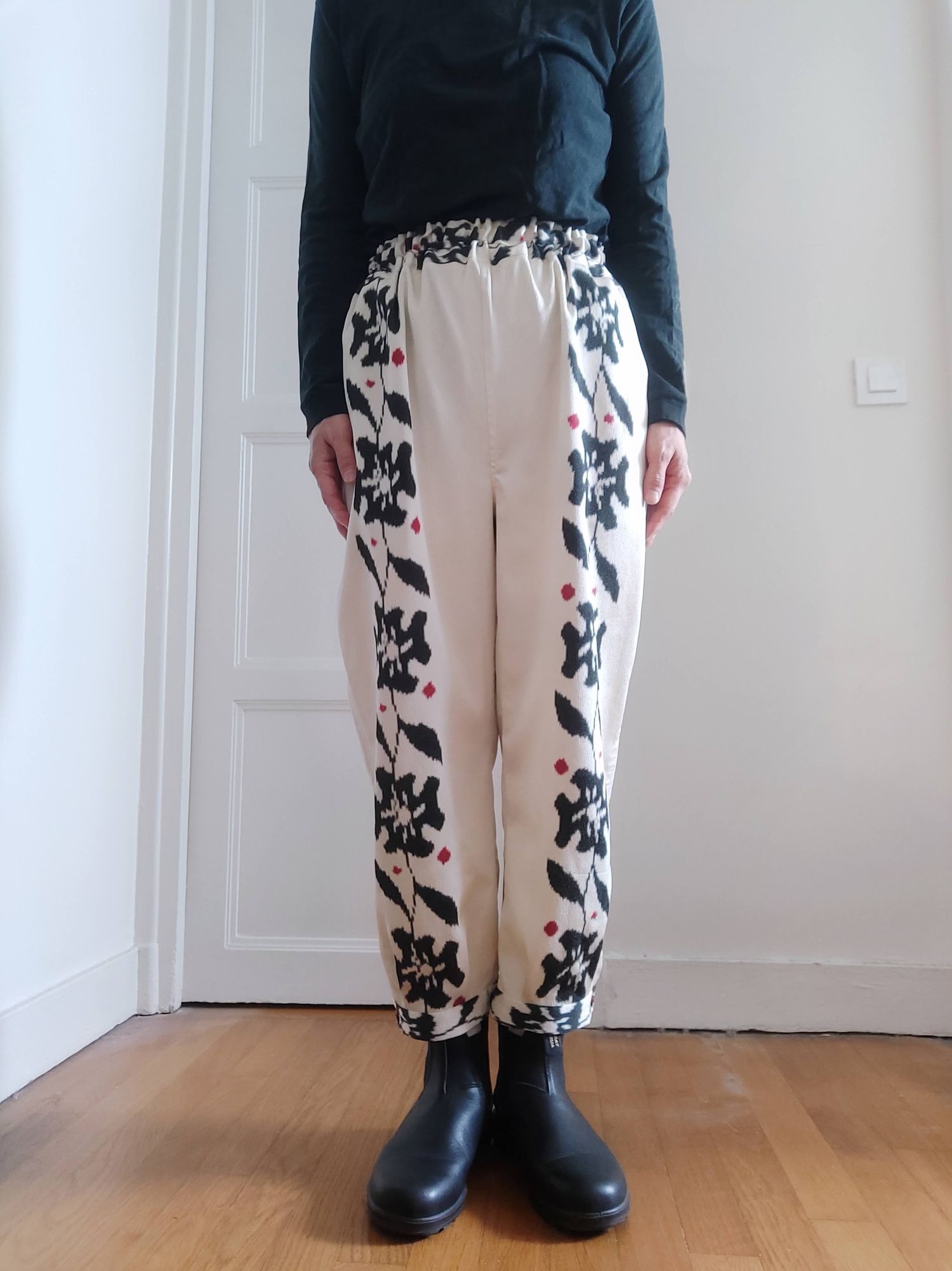 v_pantalon_mgm_bnr03.jpg